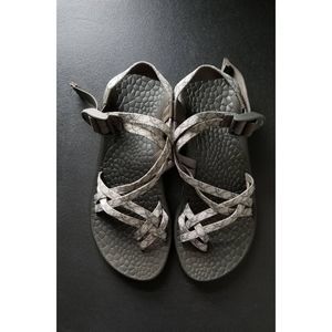 Chacos womens size 6 (37) grey and white adjustable straps